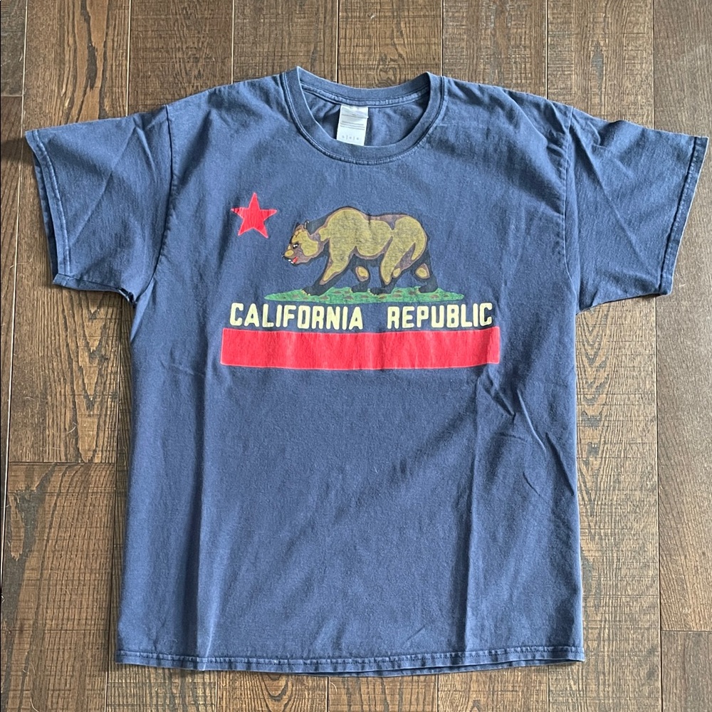 California Republic bear t shirt